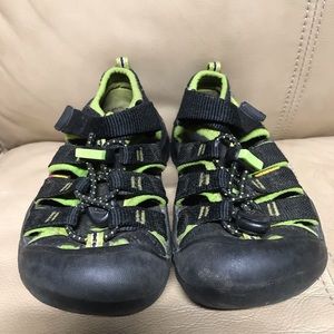 Little kid Keen shoes